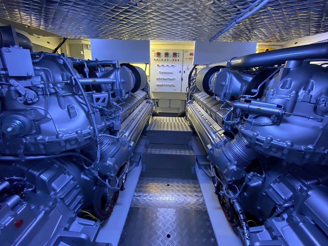 Продается моторная яхта PERSHING 8X 2022г.